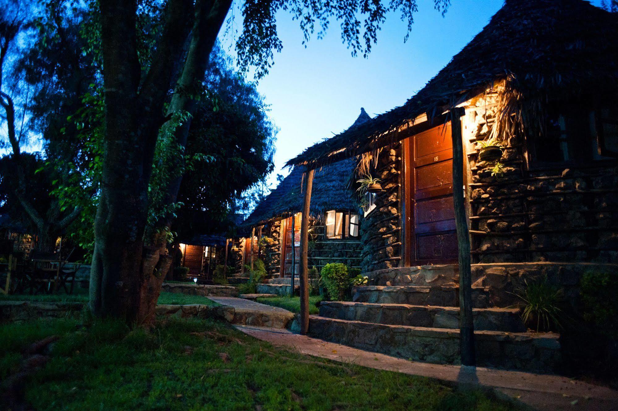 L Oasis Lodge And Restaurant Аруша Экстерьер фото